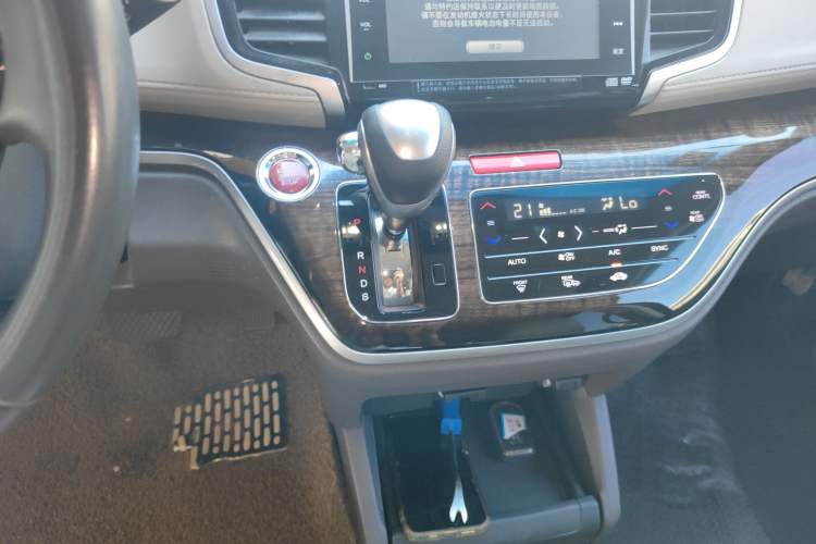 Used Honda Odyssey 2015 2.4L Supreme Edition
