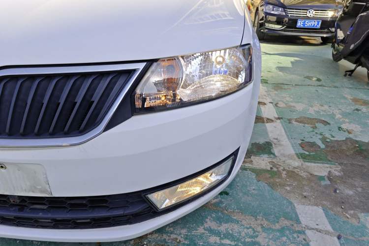 Used Skoda Rapid Spaceback 2016 Revised 1.6L Automatic Chuanxing Version
