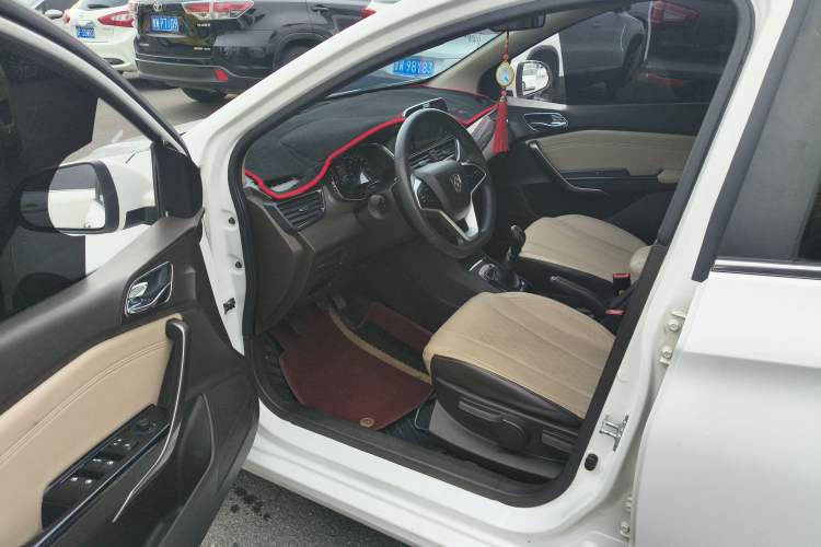 Used Baojun 310W 2017 1.5L Manual Fashion Model China V
