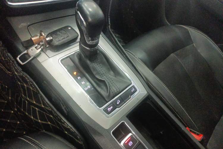 Used Roewe RX5 2016 30T Two-Wheel Drive Automatic Internet Smart Edition