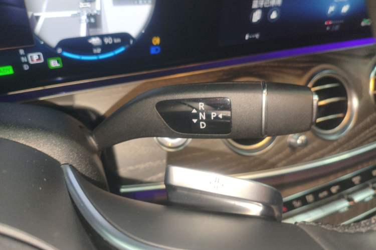 Used Mercedes-Benz E-Class New Energy 2022 Second Facelift E 350 e L Plug-in Hybrid Sedan
