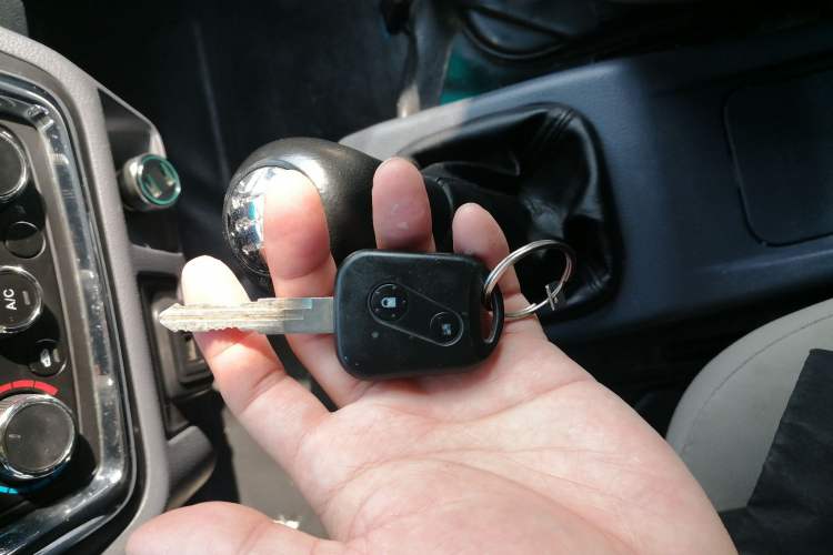 Used Jinbei Hiace X30 2023 1.5L Wealthy Van 2/5-Seater Non-Air-Conditioned Version SWC15M
