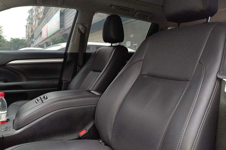 Used Toyota Highlander 2018 2.0T Four-Wheel Drive Luxury Edition 7 Seats China V Emission Standard
