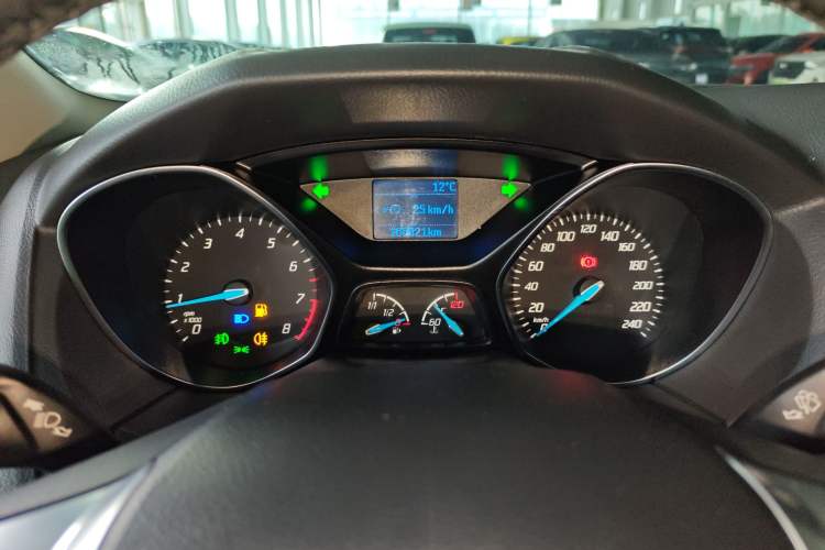 Used Ford Focus 2012 Sedan 1.6L Manual Fashion Edition
