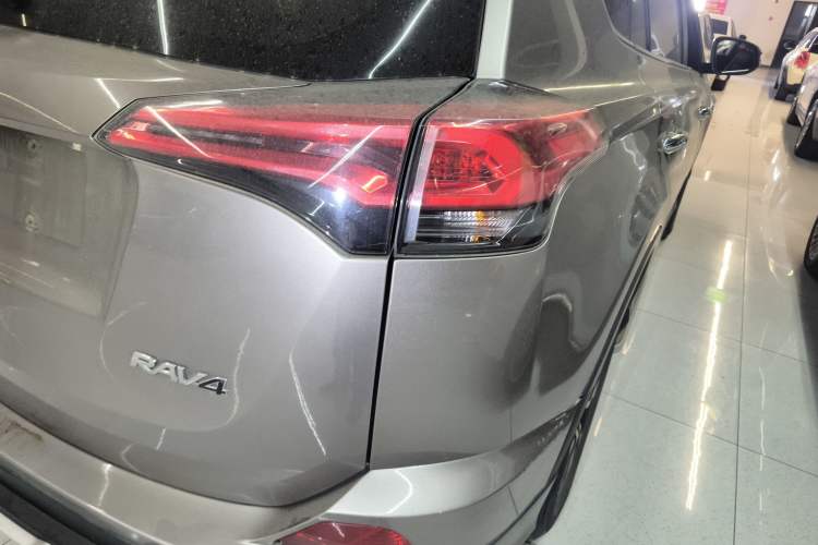 Used Toyota RAV4 2018 2.0L CVT Two-Wheel Drive Fashion X Edition
