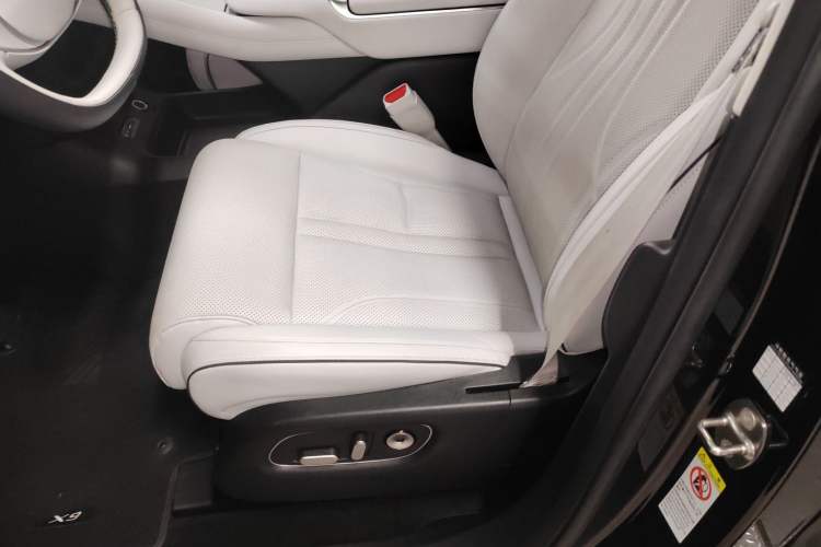 Used XPeng X9 2024 702 Ultra-Long Range Max
