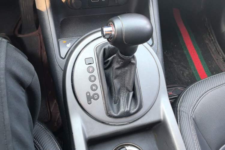 Used Kia Sportage R 2015 2.0L Automatic Two-Wheel Drive DLX Model