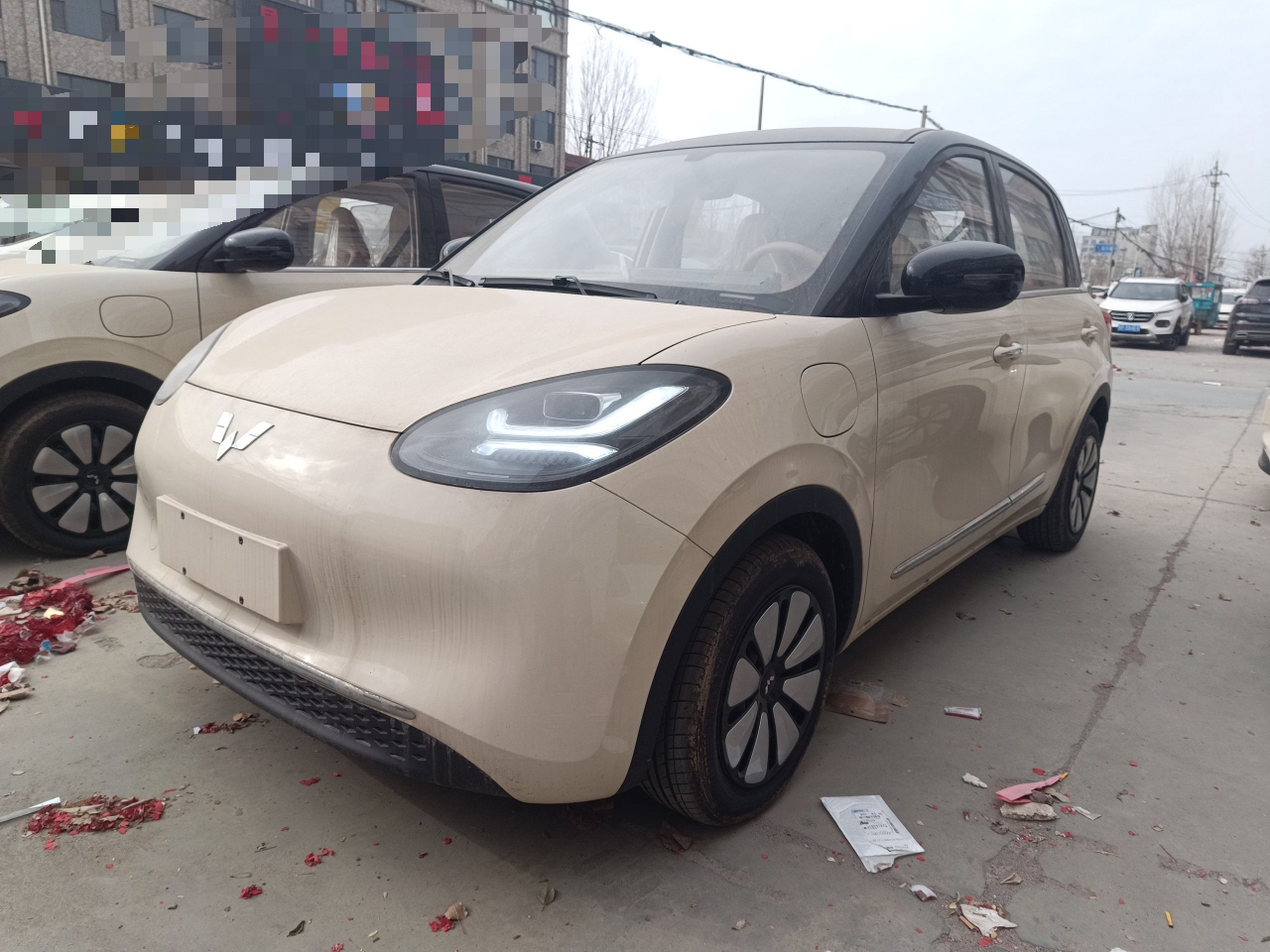 تحت مقدمة السيارة