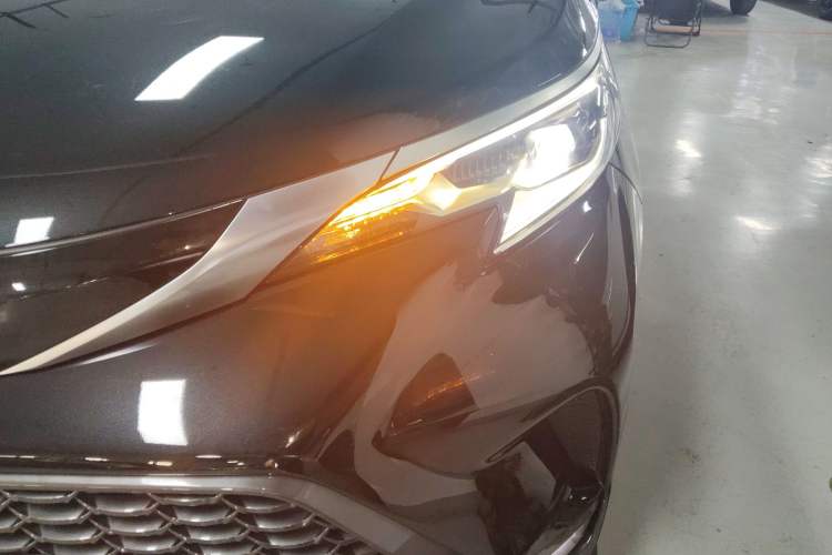 Used Toyota Granvia 2023 2.5L Hybrid Prestige PLUS Edition