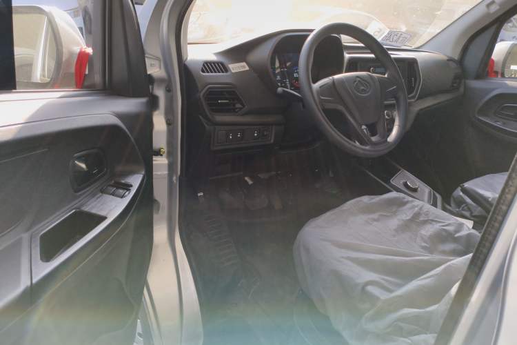 Used Chana Ruixing EM80 2025 Passenger Version Comfort Model 6 Seats 260 km Twin-Door Design 60 kW
