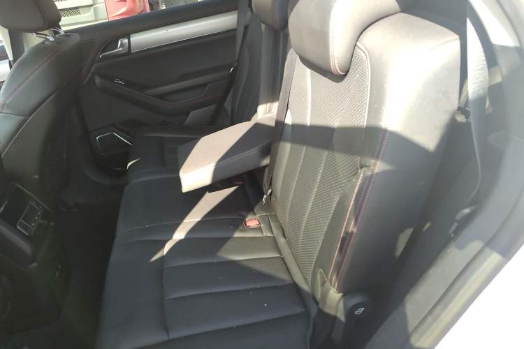 Used BYD Tang New Energy 2018 DM 2.0T All-Wheel Drive Smart Connectivity Luxury Model 7 Seats China V Emission Standard