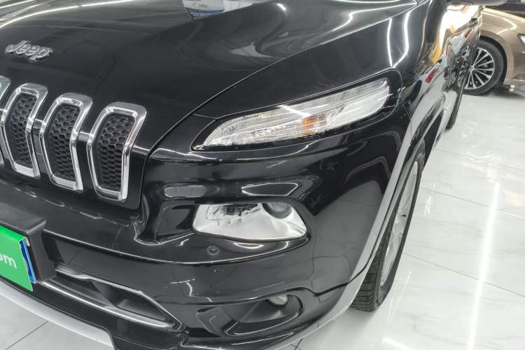 Used  Cherokee 2017 2.4L Professional Edition
