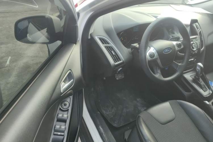 Used Ford Focus 2012 Sedan 1.6L Automatic Fashion Edition