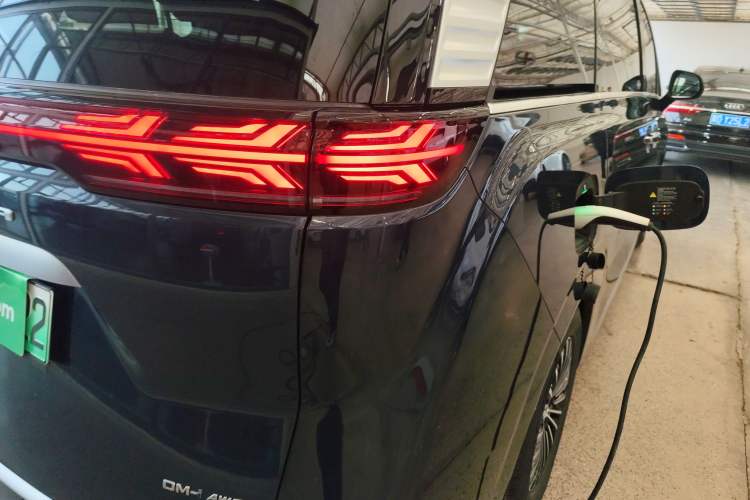 Used Denza D9 2022 DM-i 970 Four-Wheel Drive Prestige Model