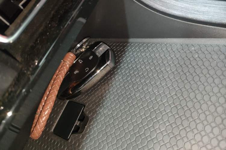 Used GAC Trumpchi GS8 2022 Linghang Series 2.0 TGDI Two-Wheel-Drive Luxury Smart Connectivity Version (7 Seats)
