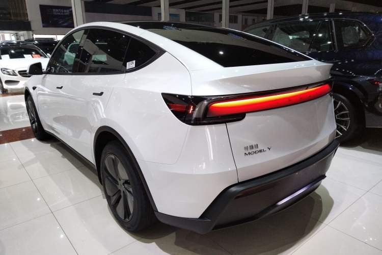 Used Tesla Model Y 2026 Rear-Drive Model