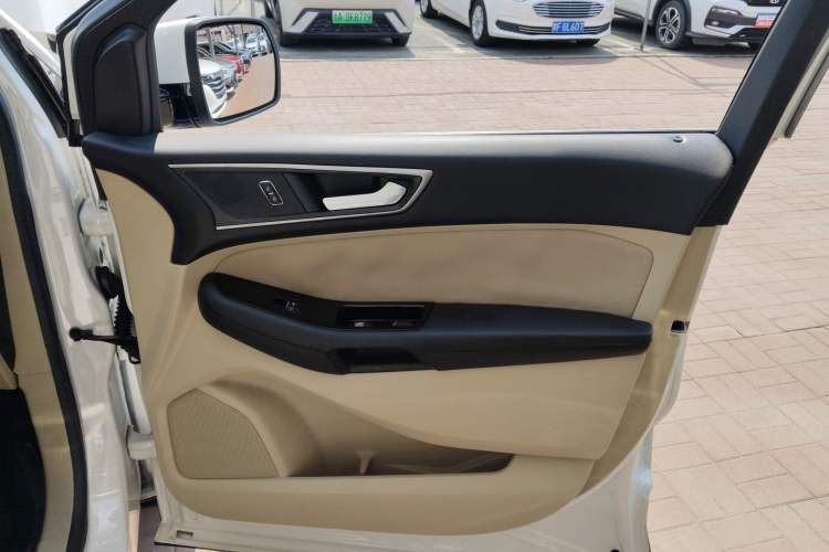 Used Ford Edge 2016 EcoBoost 245 Two-Wheel-Drive Titanium 5-Seater
