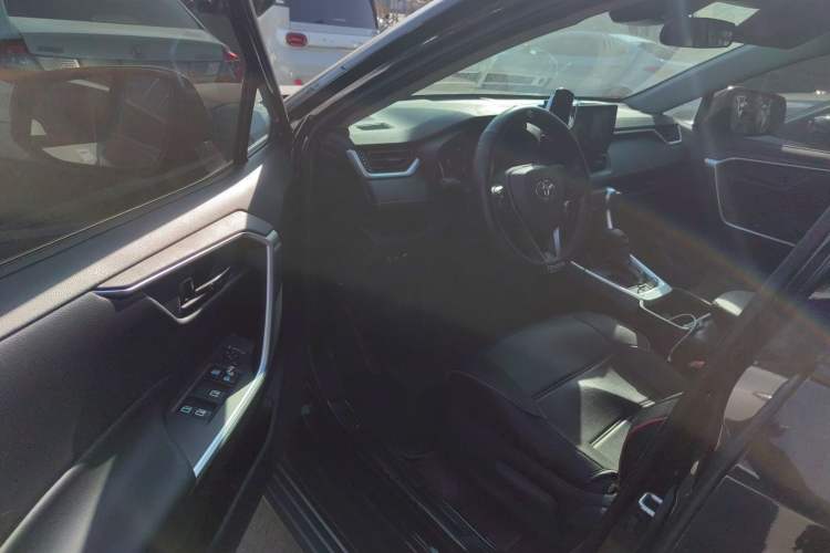 Used Toyota Wildlander 2024 2.0L CVT Two-Wheel Drive Leading Edition