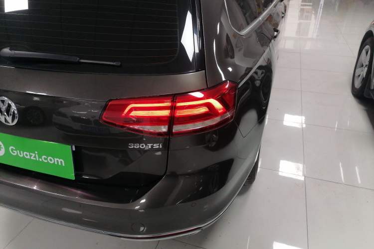 Used Volkswagen Variant 2018 380TSI Two-Wheel Drive Comfort Edition
