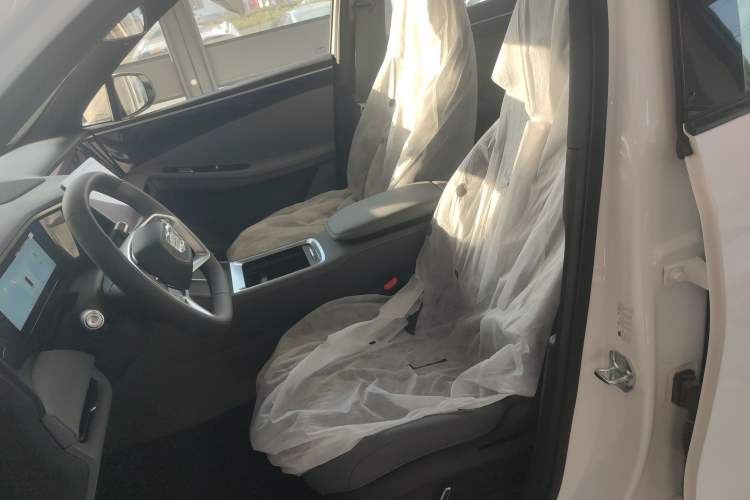 Used  L7 2025 EM-i 115km Exploration+ Edition
