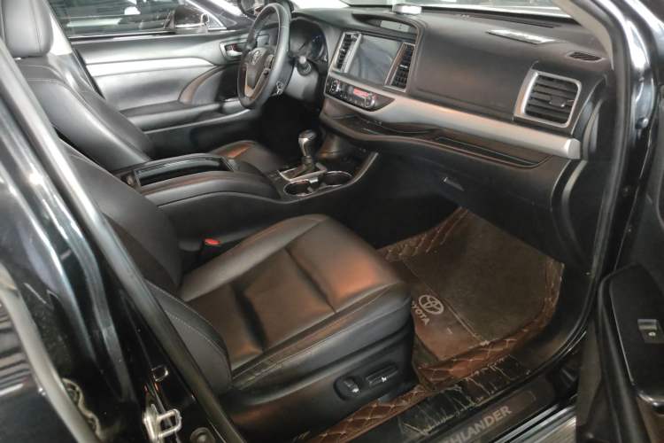Used Toyota Highlander 2018 2.0T Four-Wheel Drive Luxury Version 7 Seats China VI Standard
