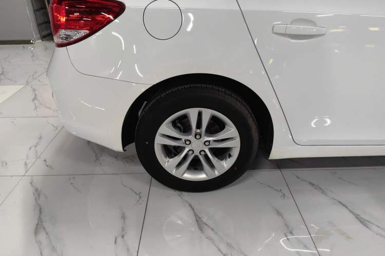 Used Chevrolet Cruze 2013 Hatchback 1.6L Automatic Luxury Model
