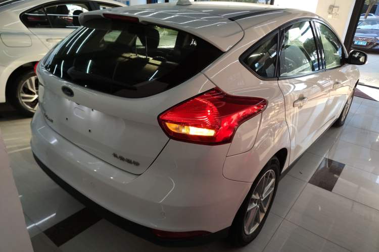 Used Ford Focus 2018 Hatchback Classic 1.6L Automatic Trendy SmartDrive Edition
