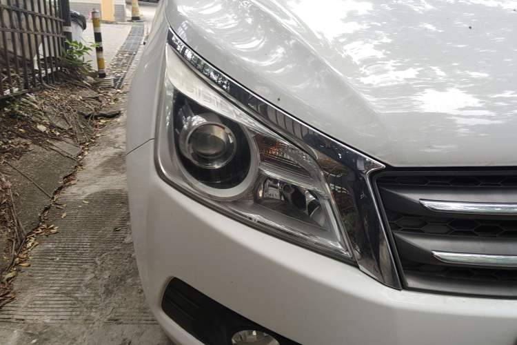 Used Venucia T70 2015 2.0L CVT Smart Edition
