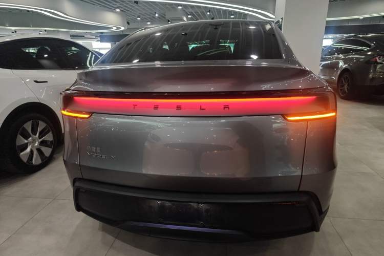 Used Tesla Model Y 2025 Rear-Wheel-Drive Version
