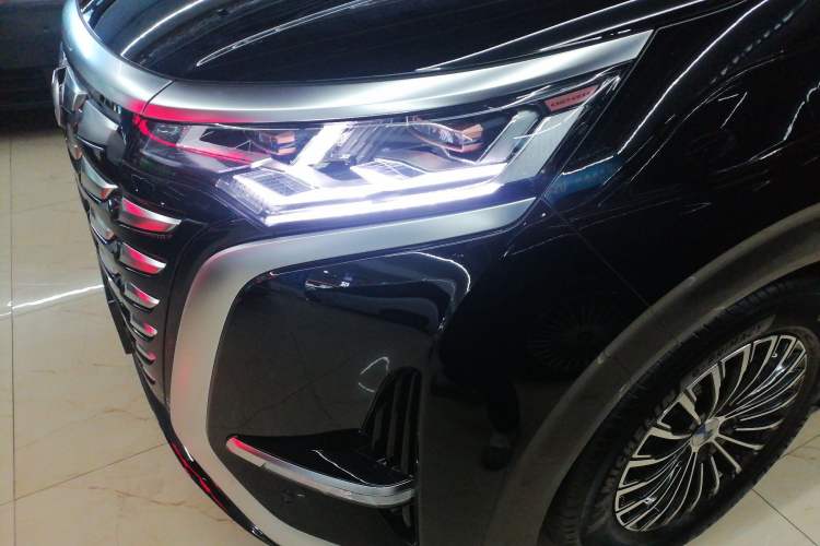 Used Denza D9 2024 DM-i 1050 Luxury Model
