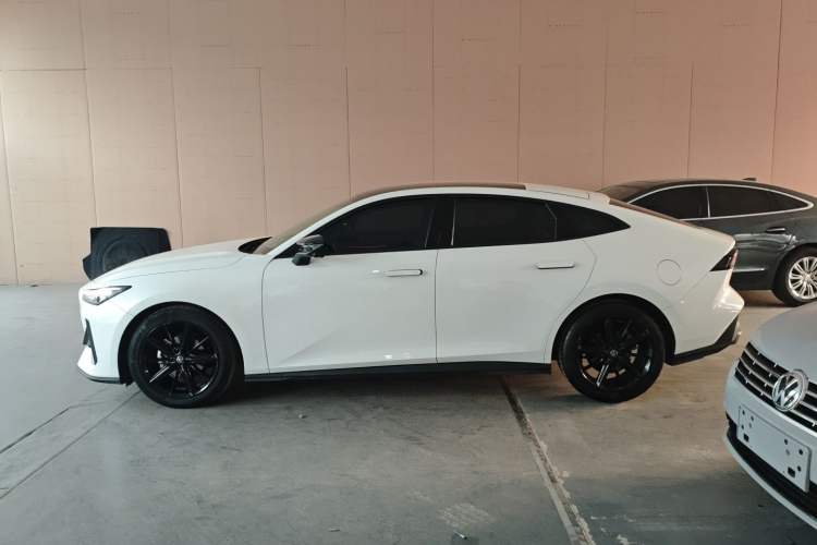 Used Changan UNI-V 2023 1.5T Prestige Model