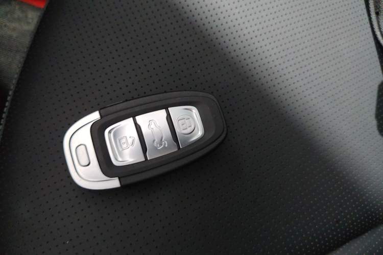 Used Hongqi E-QM5 2024 450km Range Commuter Version
