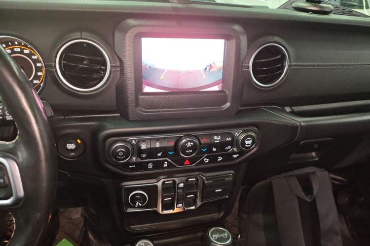 Used  Wrangler 2019 2.0T Sahara Four-Door Version China VI Emission Standard
