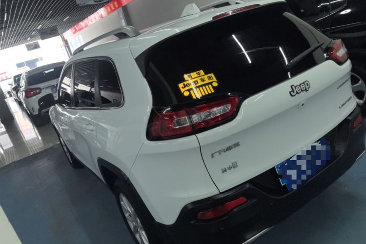 Used  Cherokee 2017 2.4L Leading Smart Edition
