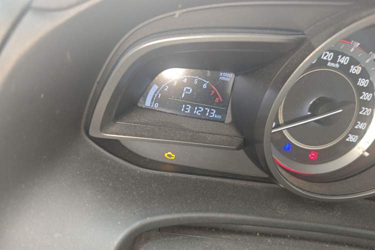 Used Mazda Mazda 3 Axela 2016 Hatchback 1.5L Automatic Luxury Model