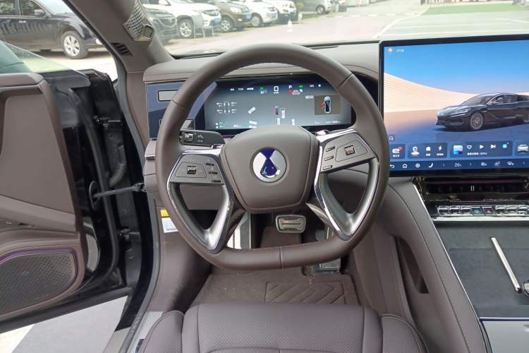 Used Denza Z9 2024 1100 km All-Wheel-Drive Ultra Version