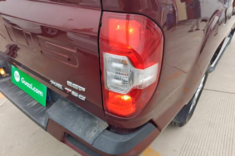 Used SAIC MAXUS T60 2017 2.4L Gasoline Manual Two-Wheel Drive High-Ride Elite Standard Van