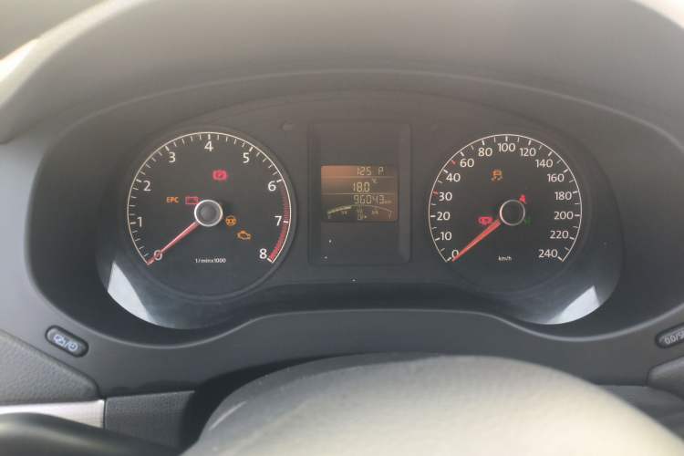 Used Volkswagen Sagitar 2015 1.6L Automatic Comfort Model
