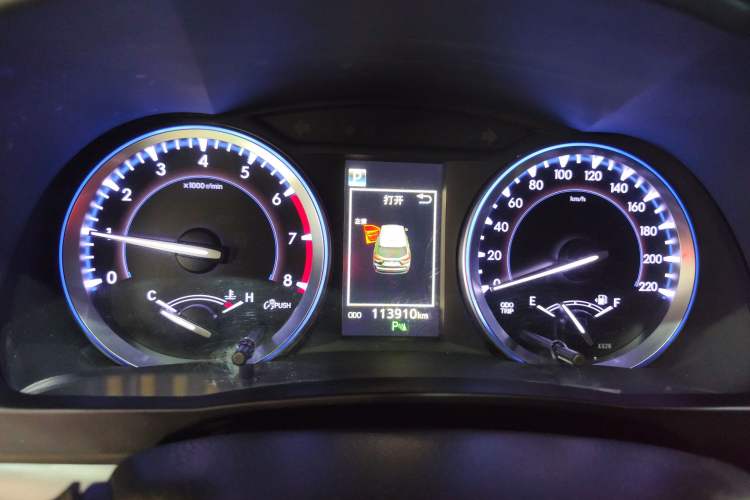 Used Toyota Highlander 2018 2.0T Four-Wheel Drive Luxury Version 7 Seats China VI Standard
