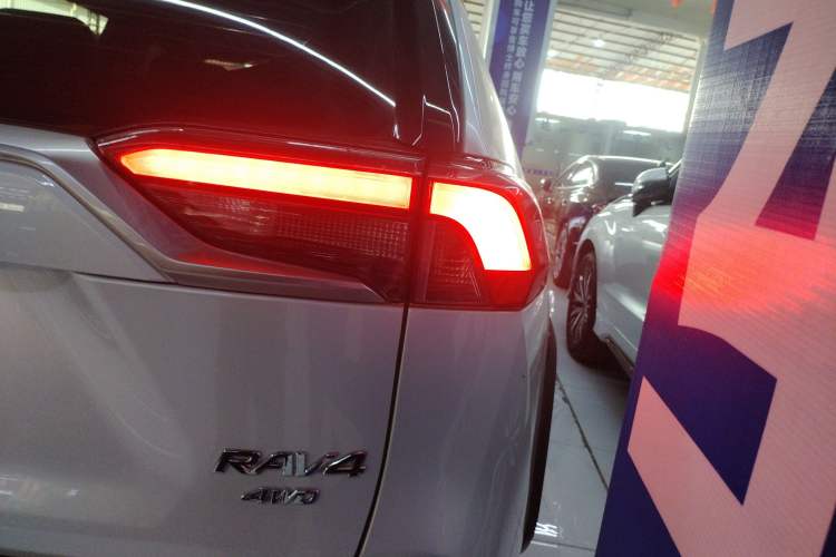 Used Toyota RAV4 2022 2.0L CVT Four-Wheel Drive Premium Edition
