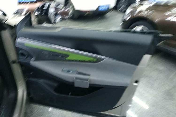 Used Lynk & Co 08 EM-P 2023 120km Long-Range Halo
