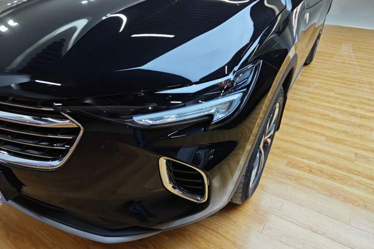 Used Buick Envision 2022 Encore S 552T Two-Wheel-Drive Luxury Model
