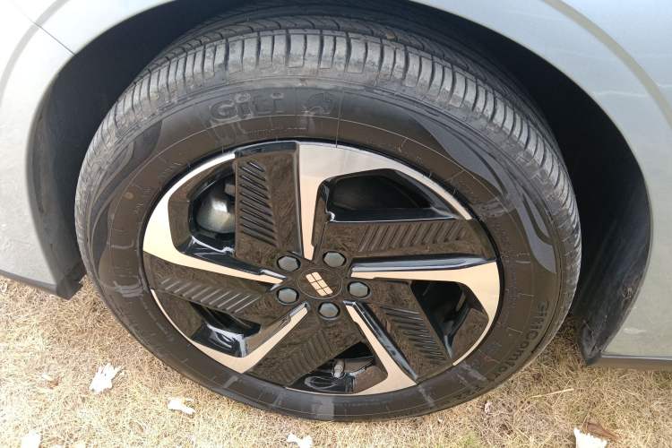 Used  L6 2025 EM-i 140km Starship Edition