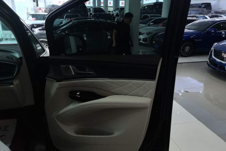 Used Denza D9 2024 DM-i 980 Four-Wheel Drive Prestige Model