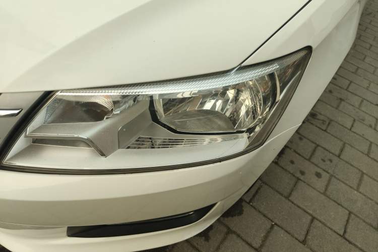 Used Volkswagen Santana 2013 1.6L Manual Comfort Edition