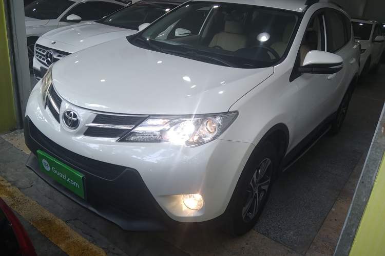 Used Toyota RAV4 2015 2.0L CVT Two-Wheel Drive Urban Edition
