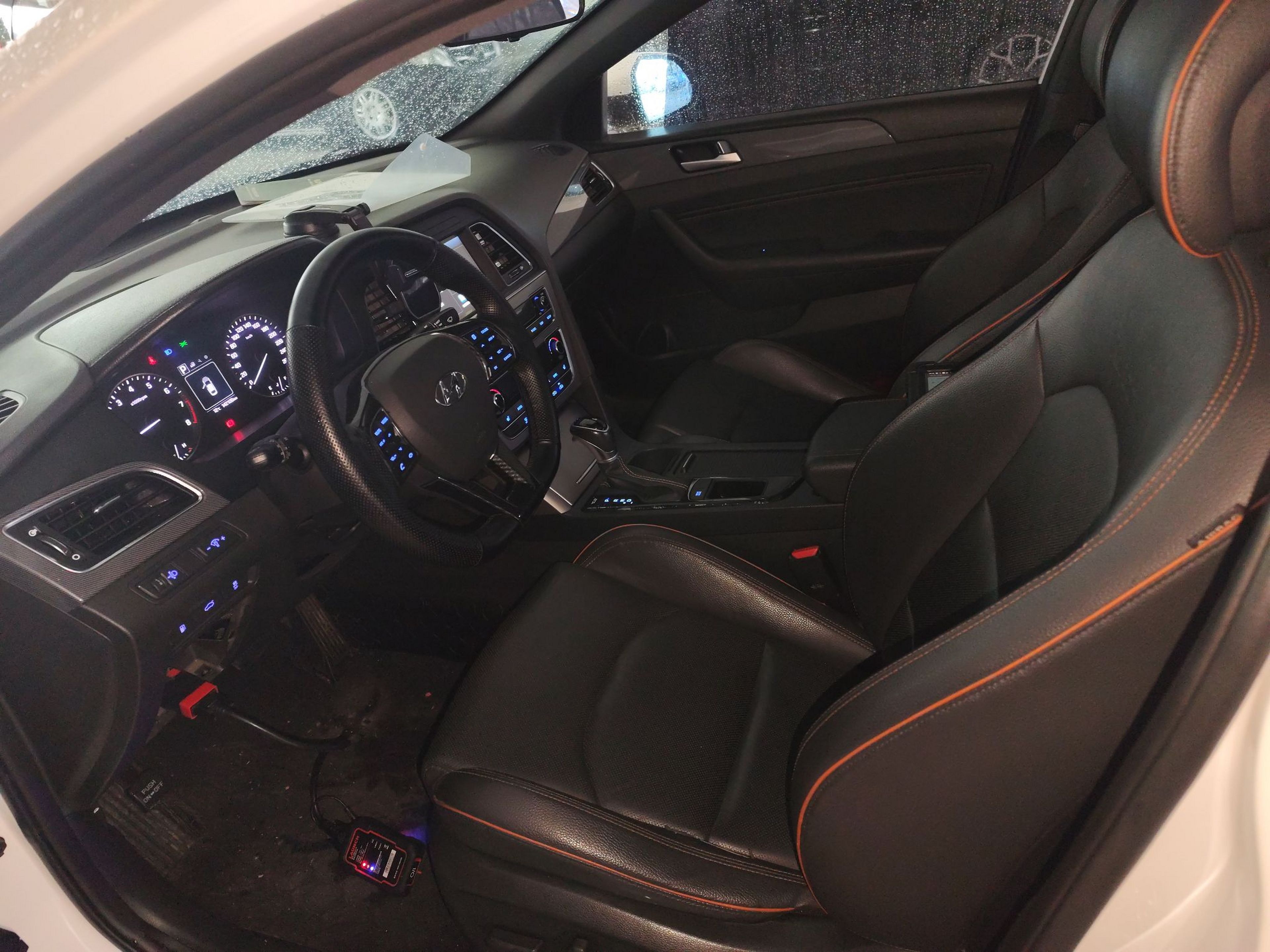 Переднее сиденье в автомобиле