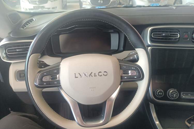 Used Lynk & Co 01 2017 2.0T Two-Wheel Drive Zhaopu Version
