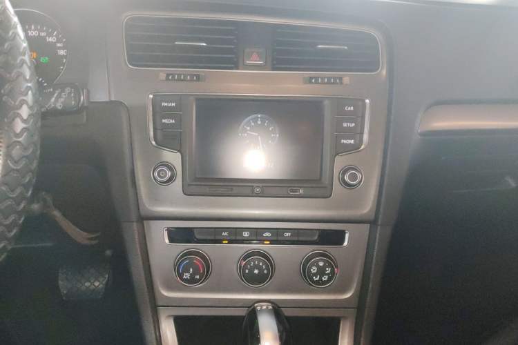 Used Volkswagen Golf 2016 1.6L Automatic Fashion Model
