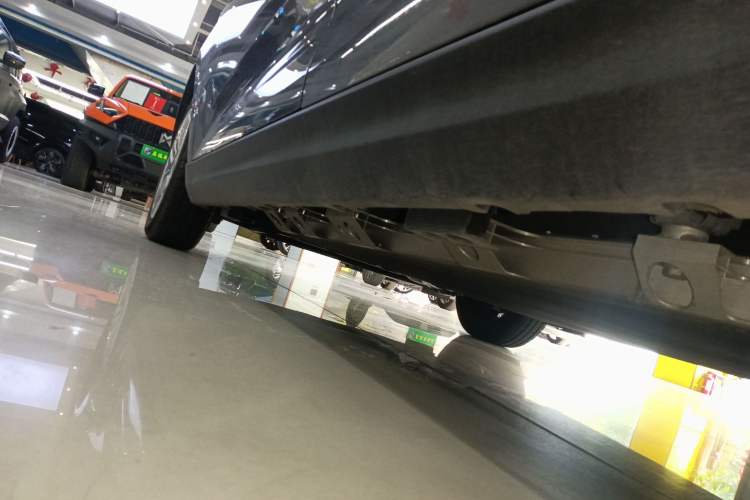 Used Cowin October 2025 Mate 410 km Surfing Edition
